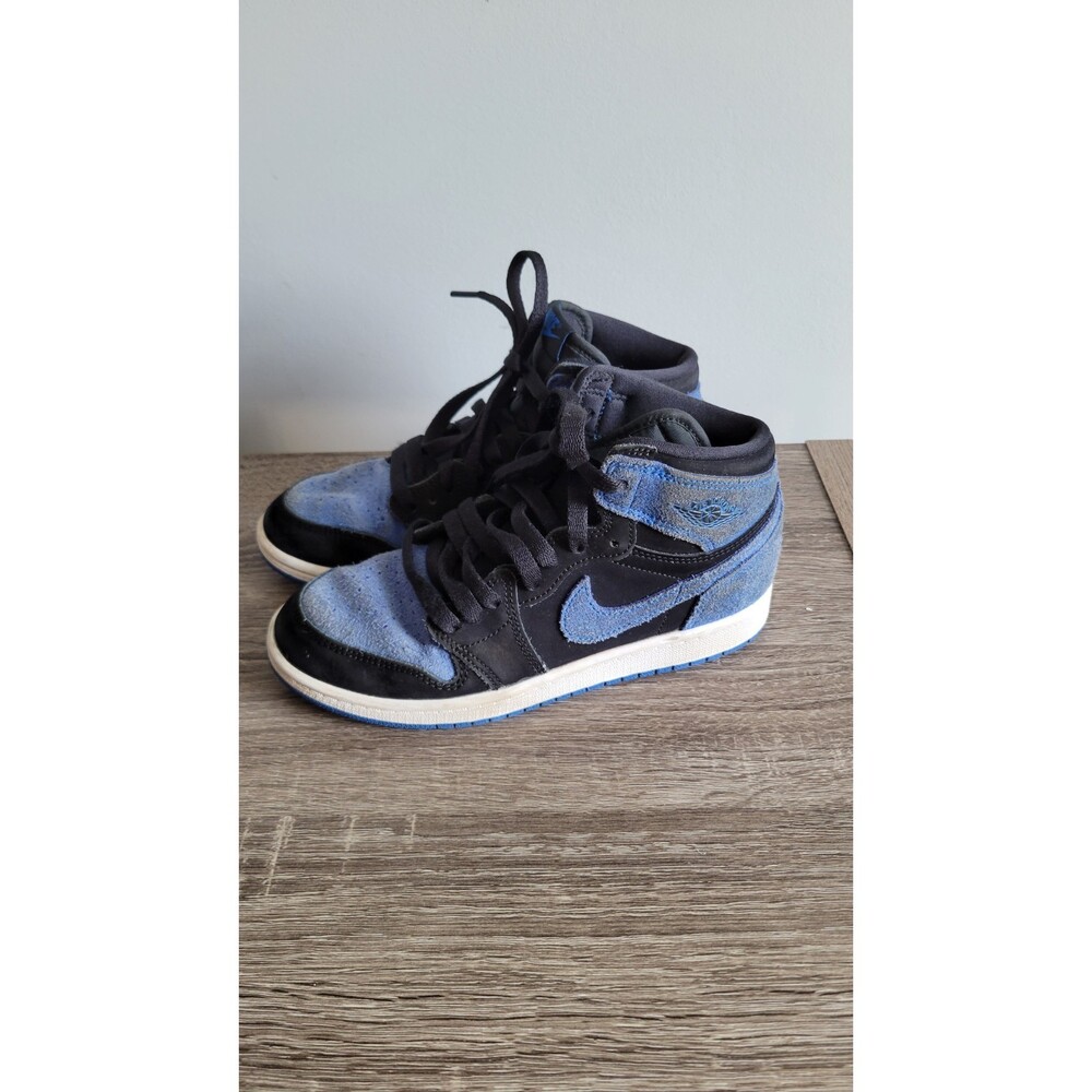 Nike Air Jordan 1 Retro High OG Shoes Suede FD1413 042  Youth Kid Sz 3Y